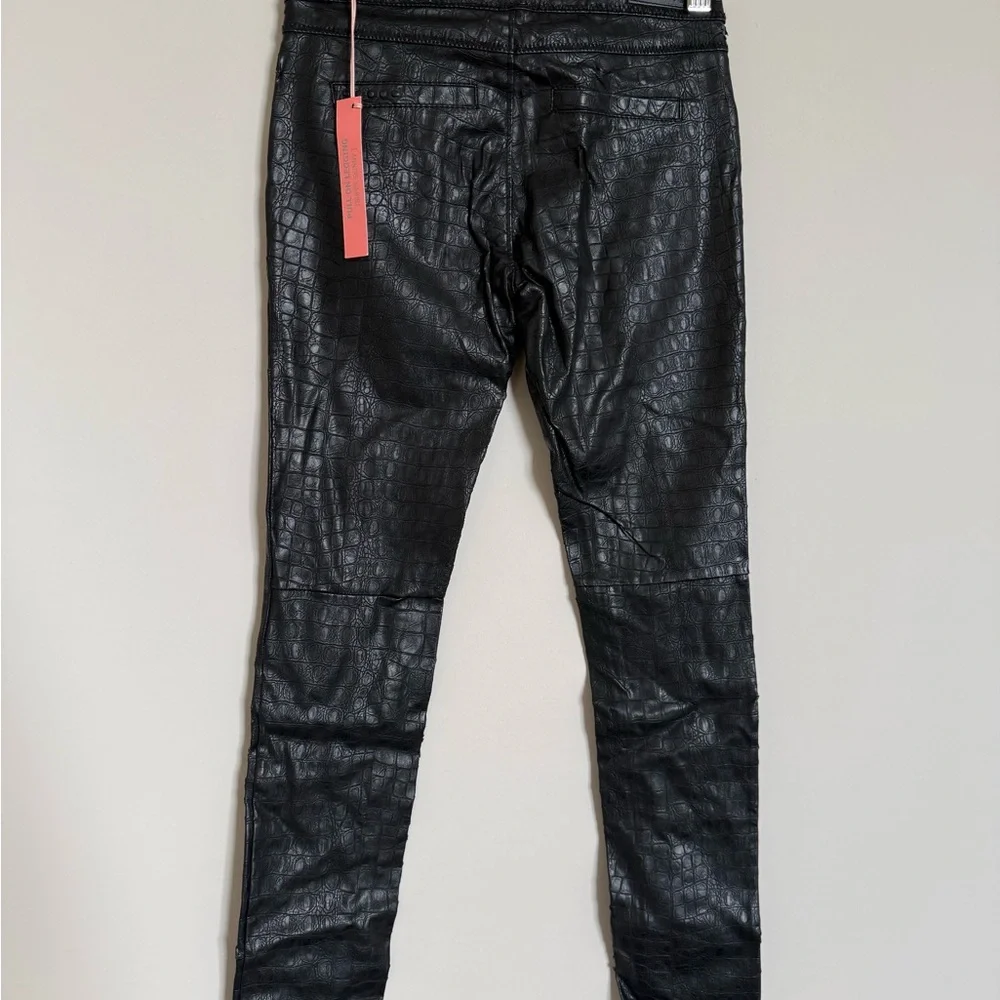 Blank NYC Croc Embossed Faux Leather Leggings Size 8 NWT